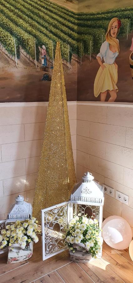 Apartmani Bojeresku เนโกติน ภายนอก รูปภาพ