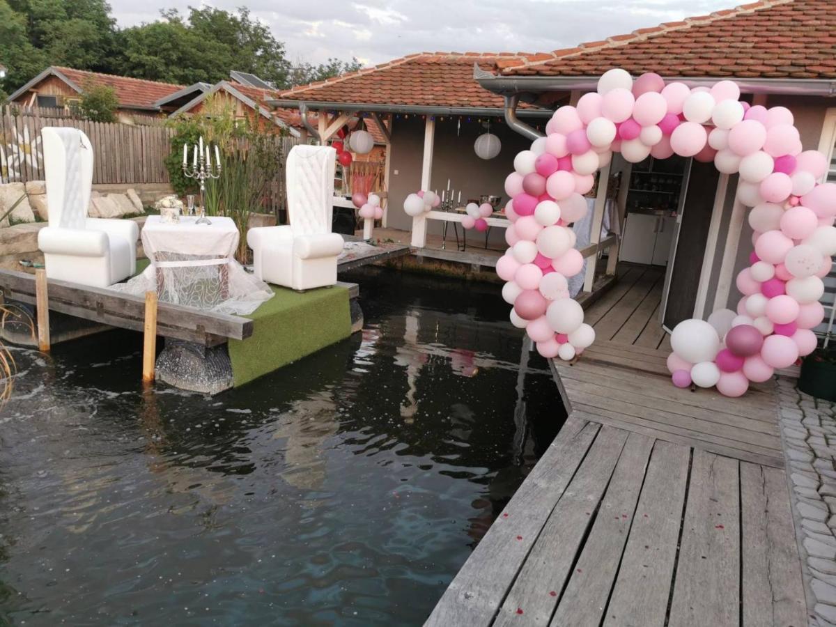 Apartmani Bojeresku เนโกติน ภายนอก รูปภาพ