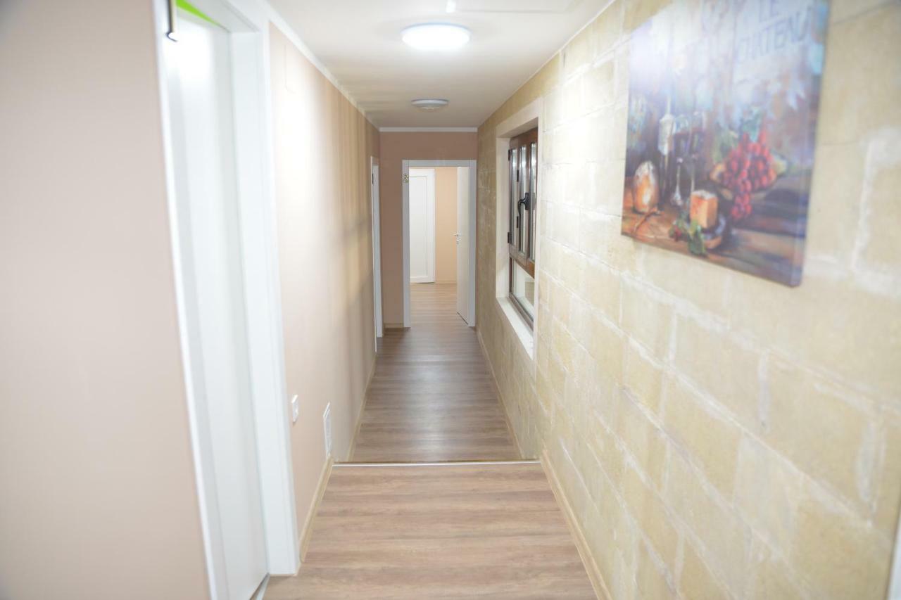 Apartmani Bojeresku เนโกติน ภายนอก รูปภาพ