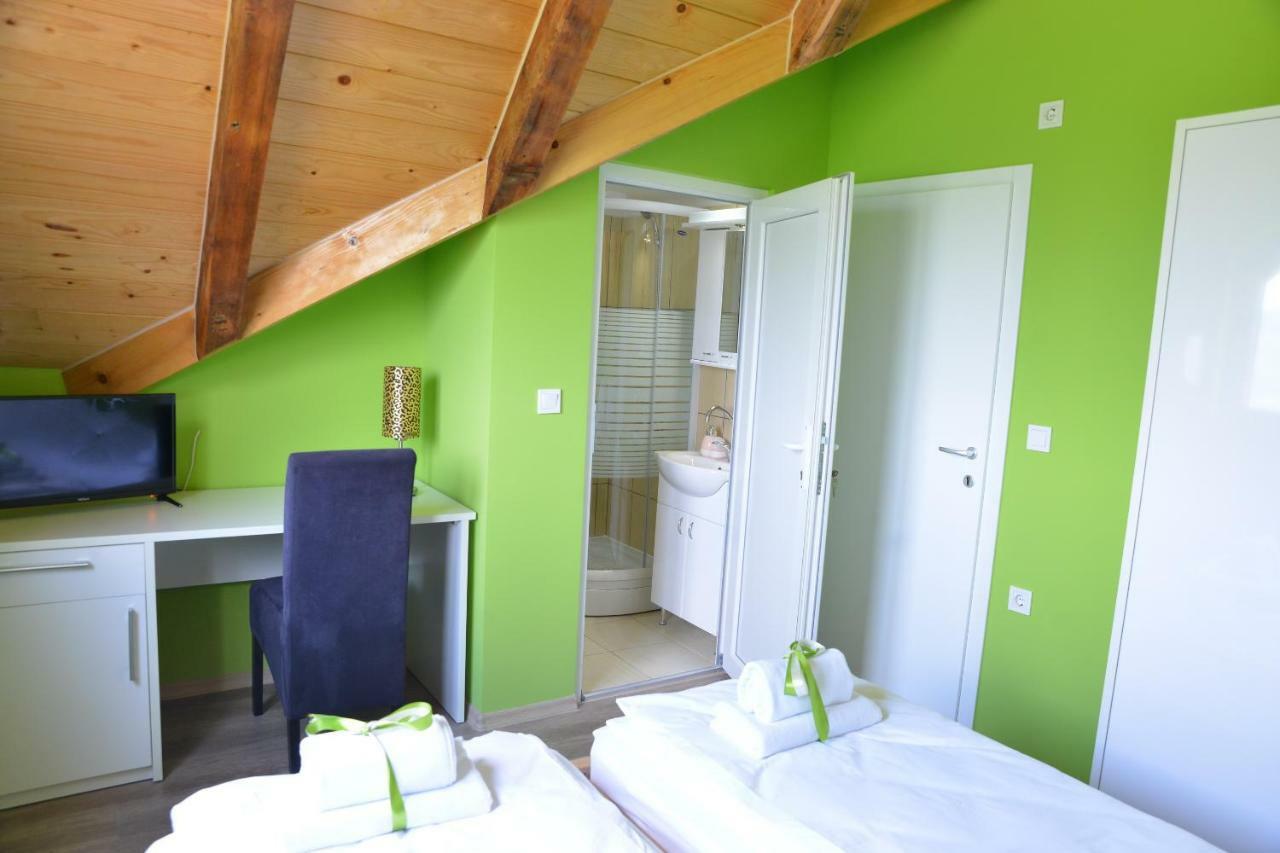 Apartmani Bojeresku เนโกติน ภายนอก รูปภาพ
