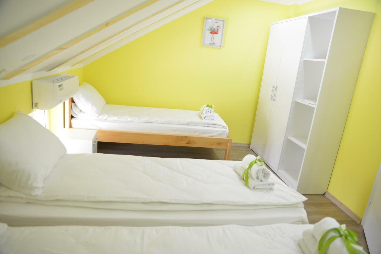 Apartmani Bojeresku เนโกติน ภายนอก รูปภาพ