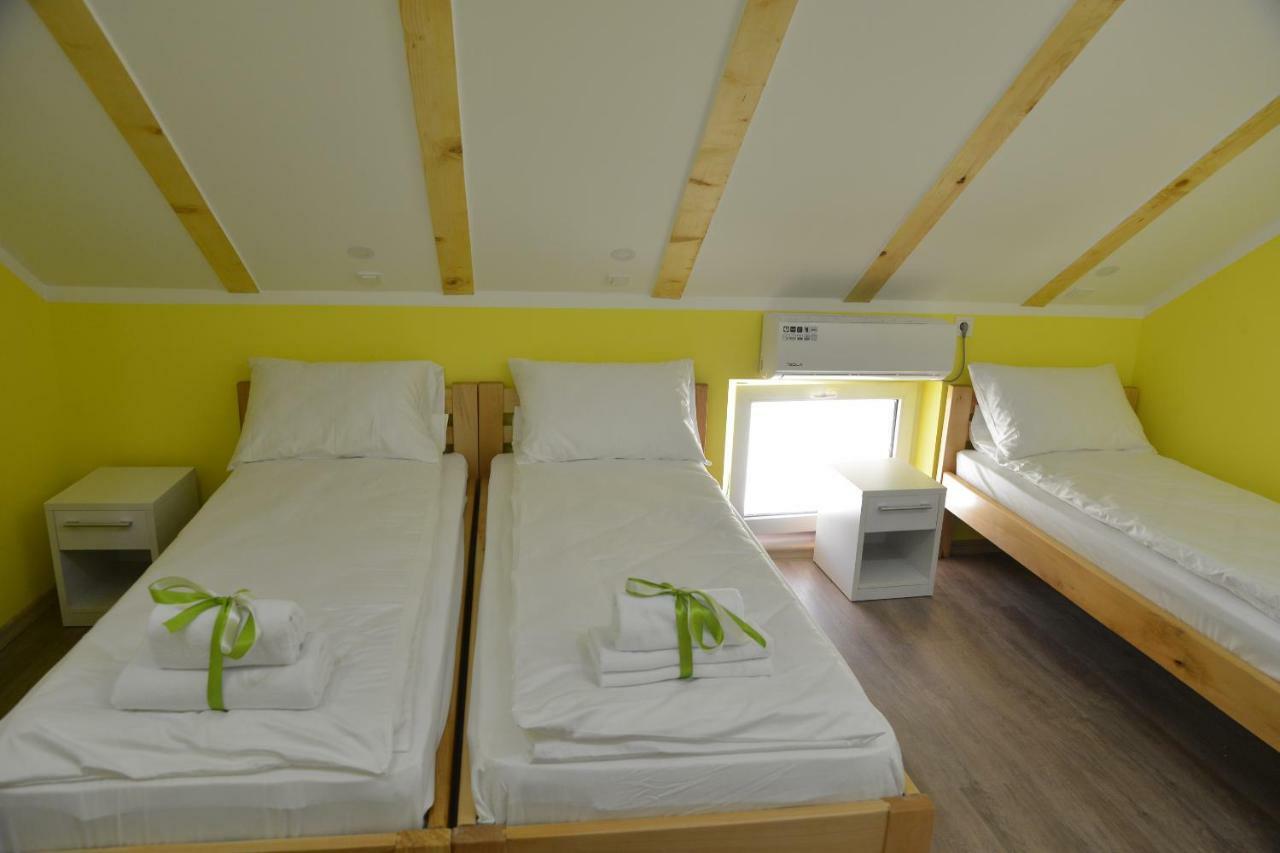 Apartmani Bojeresku เนโกติน ภายนอก รูปภาพ