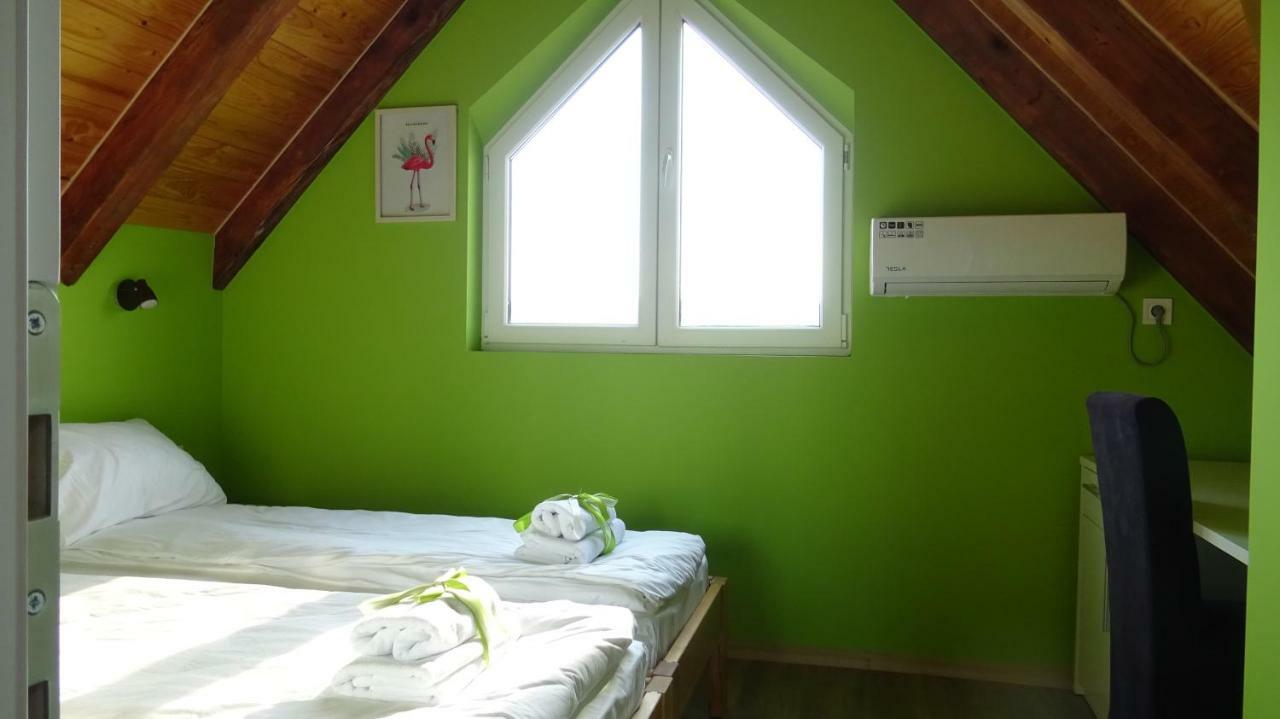 Apartmani Bojeresku เนโกติน ภายนอก รูปภาพ