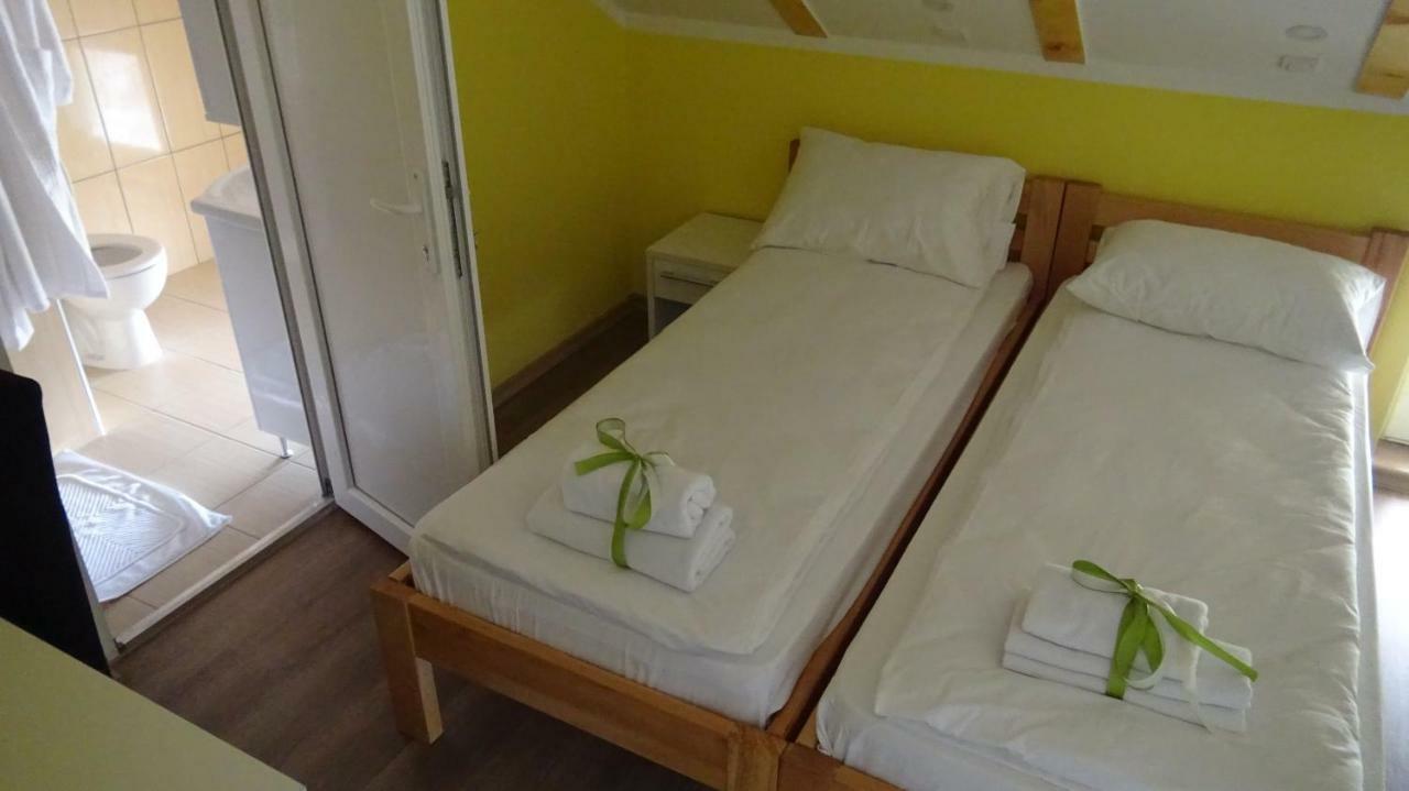 Apartmani Bojeresku เนโกติน ภายนอก รูปภาพ