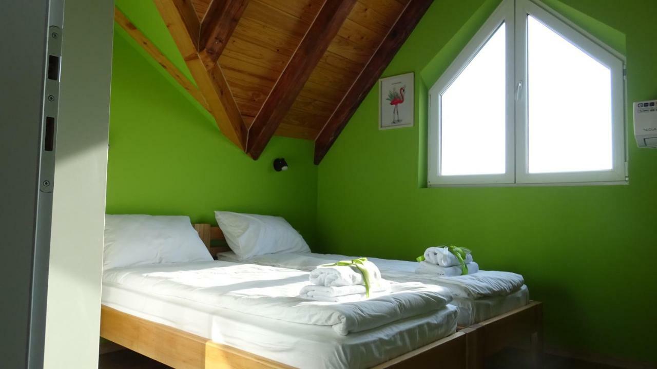 Apartmani Bojeresku เนโกติน ภายนอก รูปภาพ