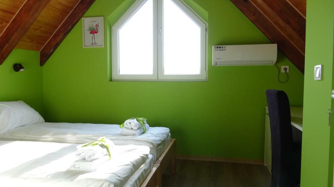 Apartmani Bojeresku เนโกติน ภายนอก รูปภาพ