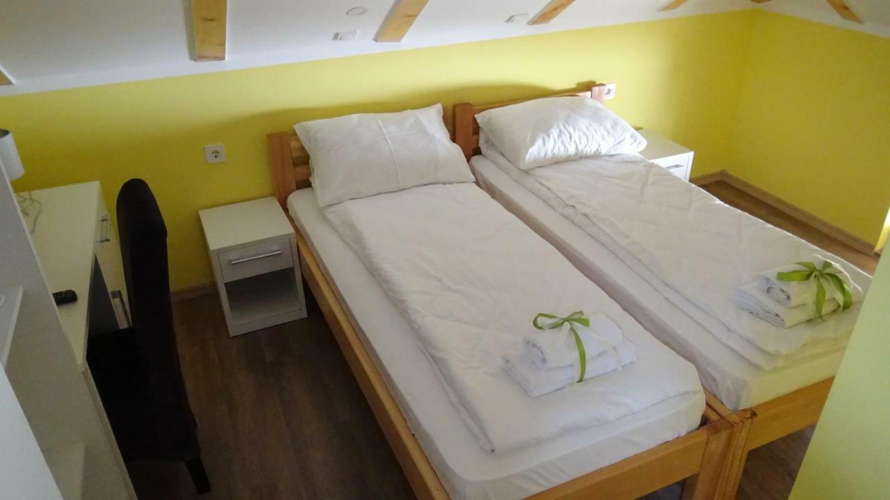 Apartmani Bojeresku เนโกติน ภายนอก รูปภาพ